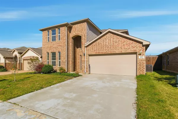 8121 Black Hills TRL, Aubrey, TX 76227