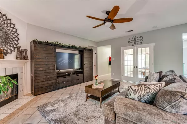 Benbrook, TX 76126,7125 Woodhinge DR