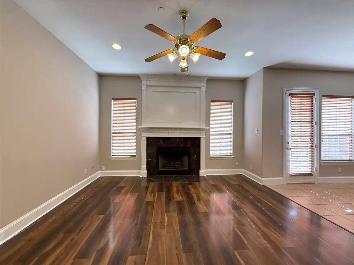 Irving, TX 75063,532 Silver Maple DR