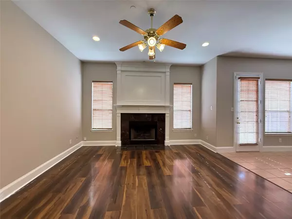 532 Silver Maple DR, Irving, TX 75063