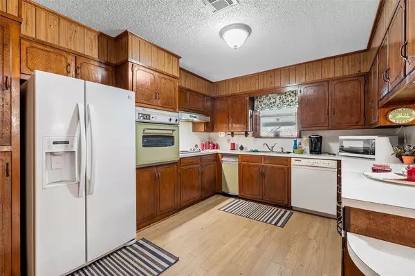 Clifton, TX 76634,922 S Avenue M