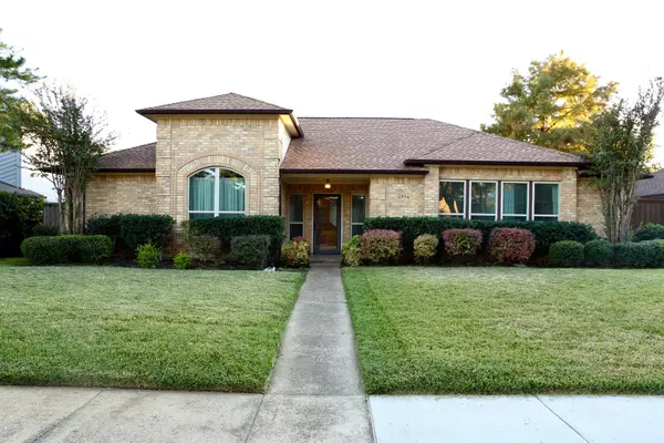 2014 E Branch Hollow DR, Carrollton, TX 75007