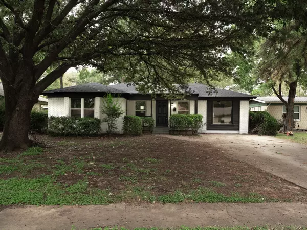 126 E Scotland DR, Irving, TX 75062