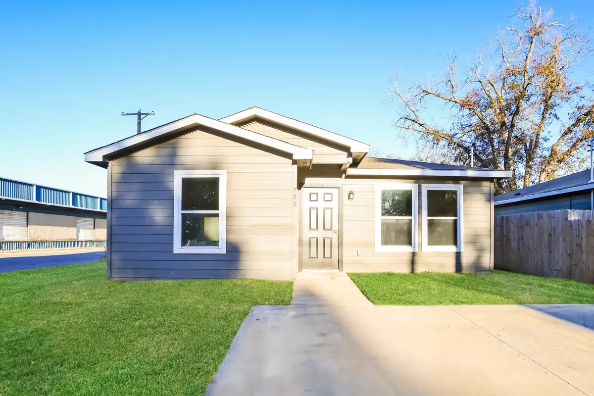 Waco, TX 76704,700 E Pecan AVE