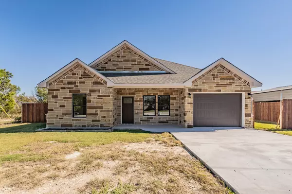 2515 Coyote TRL, Granbury, TX 76048