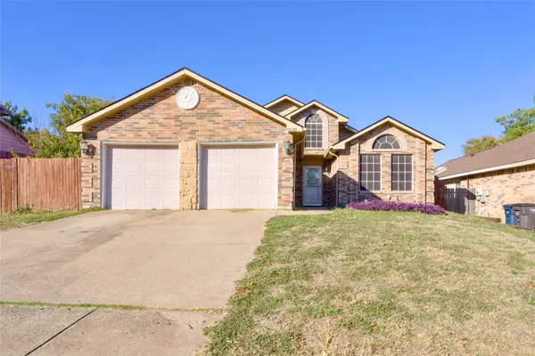 5532 Stone Meadow LN, Fort Worth, TX 76179