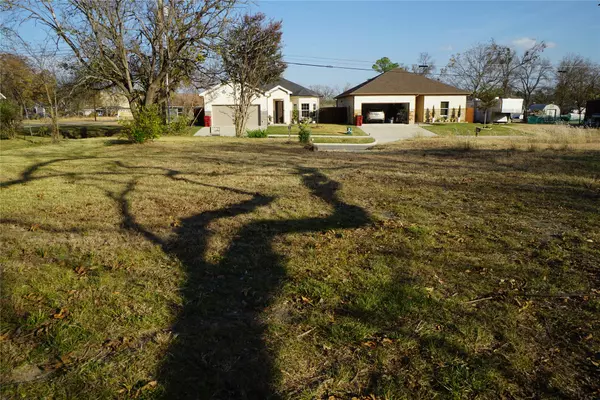 Bonham, TX 75418,1227 Maple ST