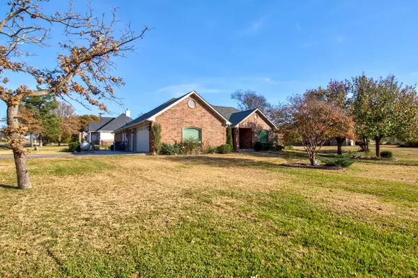 Lake Kiowa, TX 76240,1321 Kiowa DR E