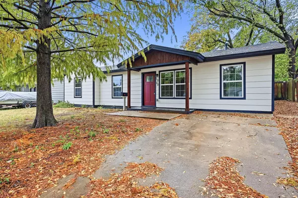 1025 Harris DR, Euless, TX 76039