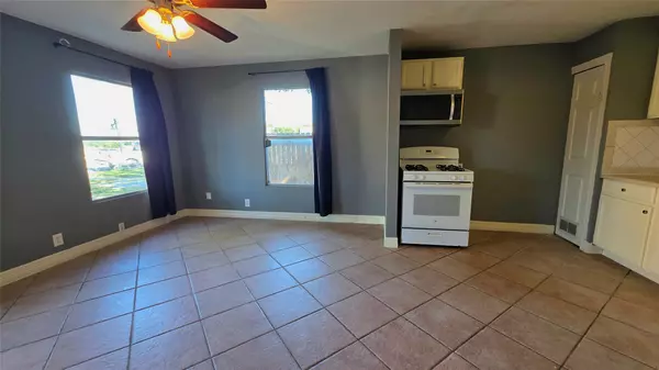 Grand Prairie, TX 75050,1417 College ST