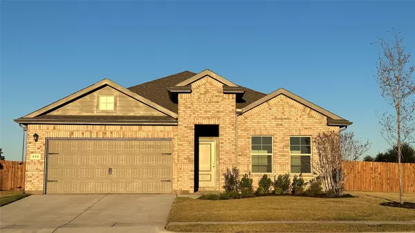 933 BOLL WEEVIL DR, Cleburne, TX 76031