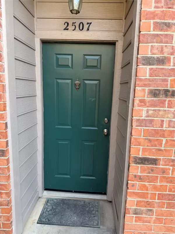 Arlington, TX 76006,2507 Peargrove CIR