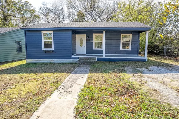 208 3rd ST, Whitesboro, TX 76273