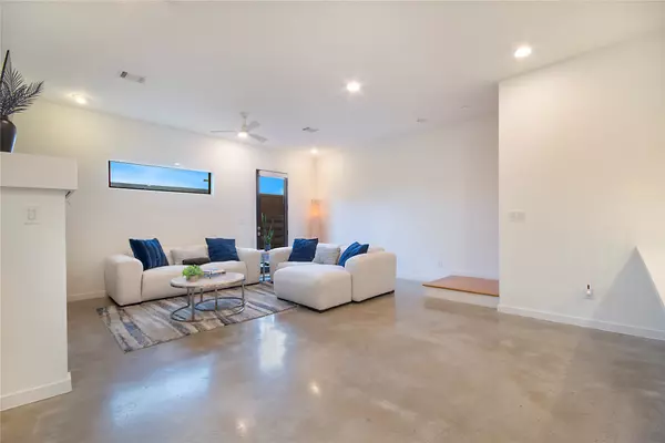 Dallas, TX 75206,2210 Lola CT