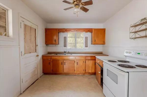 Weatherford, TX 76086,1213 S Lamar ST