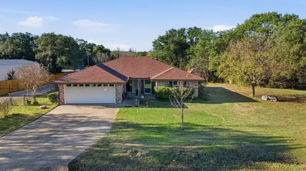 309 De La Cruz ST, Weatherford, TX 76085