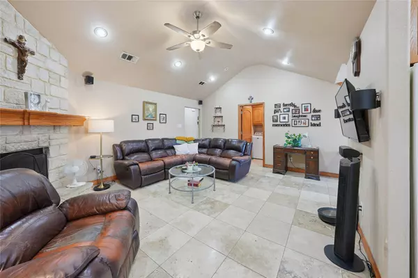 Grand Prairie, TX 75052,1104 Maria DR