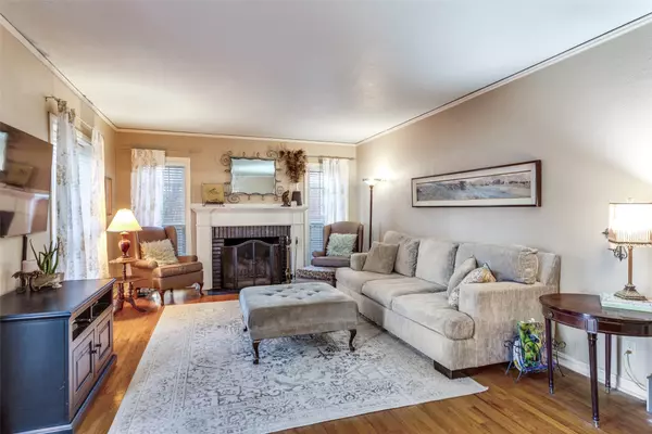 Fort Worth, TX 76109,3721 Westcliff RD S