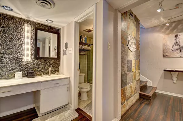 Grand Prairie, TX 75050,502 E Avenue J #C