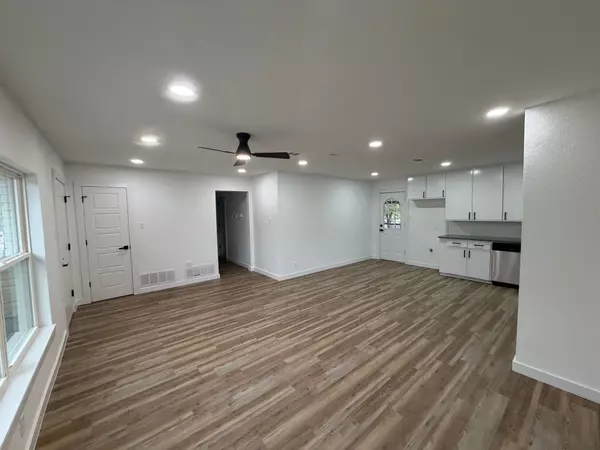 Bedford, TX 76022,905 Brown TRL