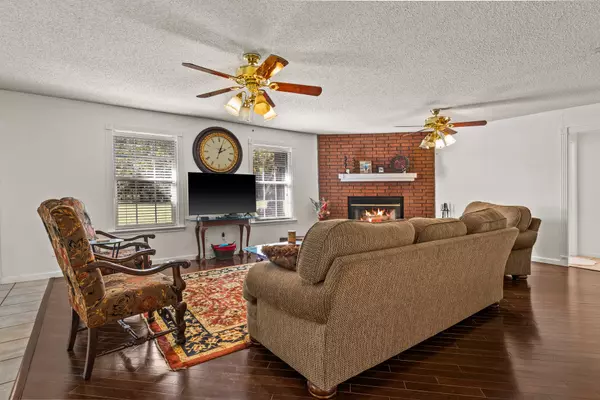 Omaha, TX 75571,1227 County Road 3327