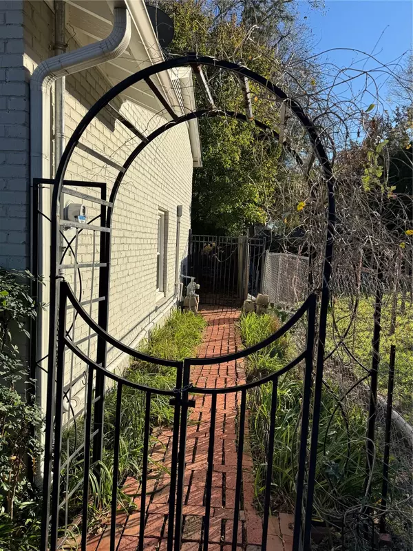 Shreveport, LA 71105,387 Albert AVE