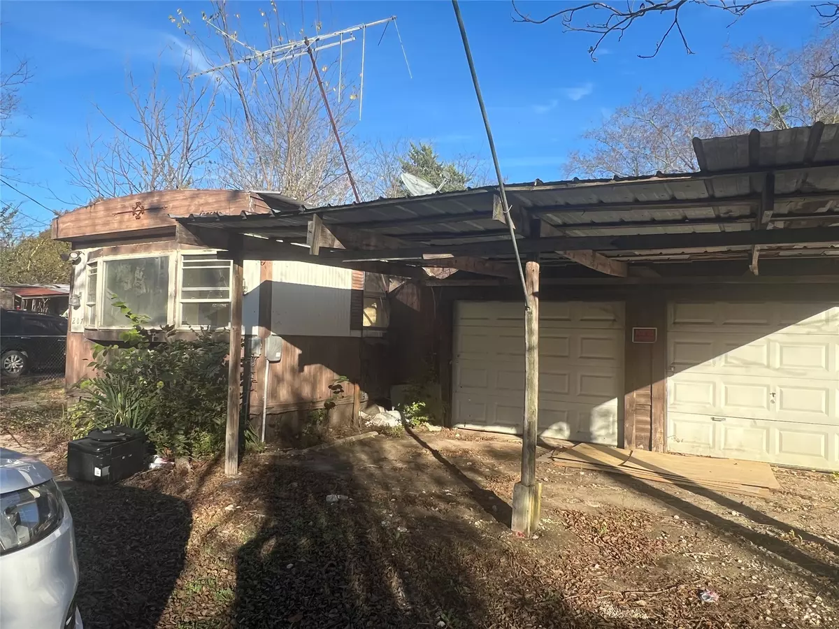 Lone Oak, TX 75453,207 Mill ST