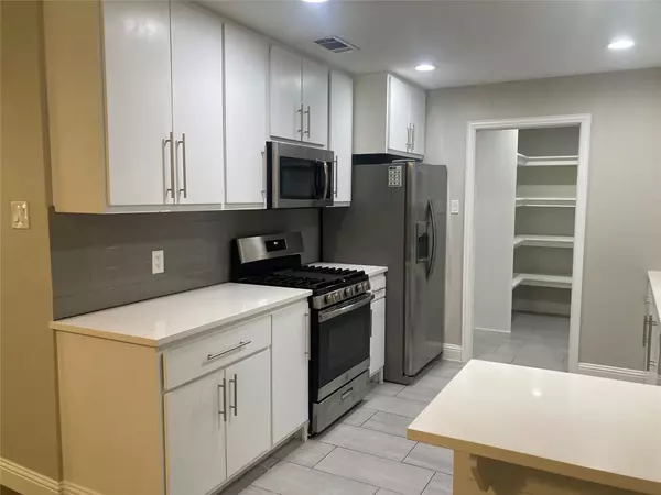 518 Burnwood DR, Irving, TX 75062