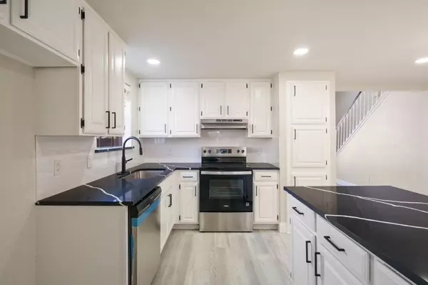 Arlington, TX 76001,6702 Flamewood DR