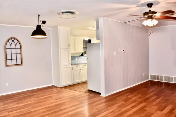 Hurst, TX 76053,1405 Brookside DR