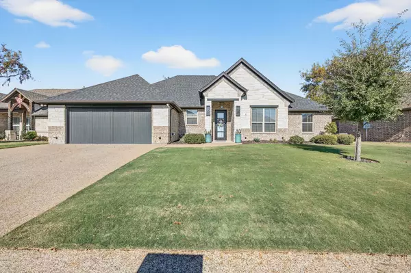 1019 Anna CIR, Granbury, TX 76048