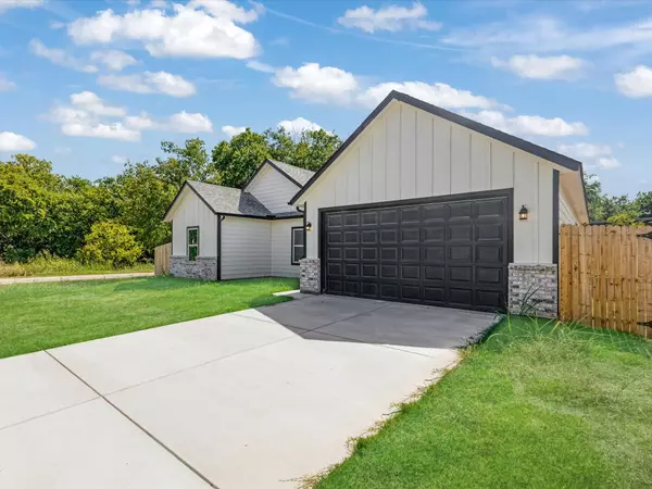 Granbury, TX 76048,2411 Mercedes