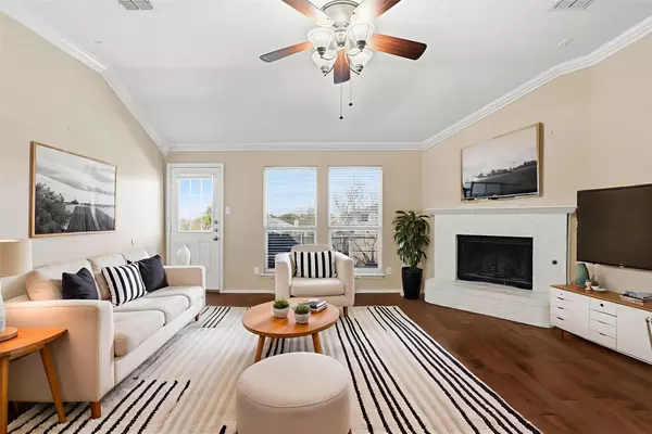 Burleson, TX 76028,915 Hidden Oaks DR