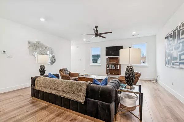 Dallas, TX 75215,1545 Cosette DR