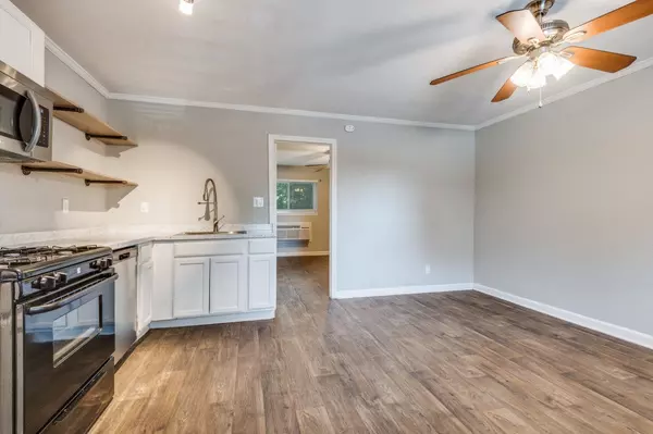 Arlington, TX 76013,1505 W Lovers LN #20