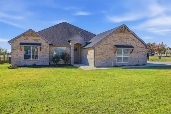 1801 Rockview DR, Granbury, TX 76049
