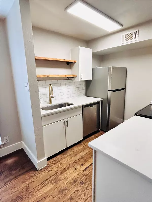 Dallas, TX 75224,2211 S Vernon AVE #207