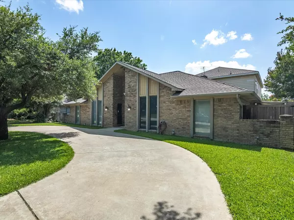 Dallas, TX 75243,10315 Cimmaron TRL