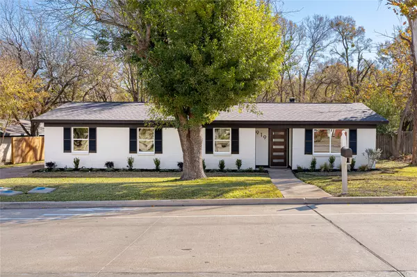 919 Fairway RD, Woodway, TX 76712