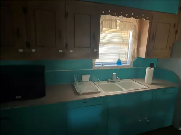 Clifton, TX 76634,215 N Ave O