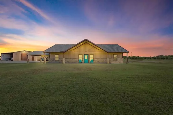 1557 State Hwy 31, Mount Calm, TX 76673