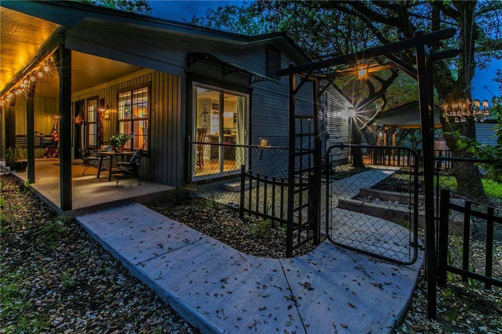 200 Elysian LN,  Woodway,  TX 76712