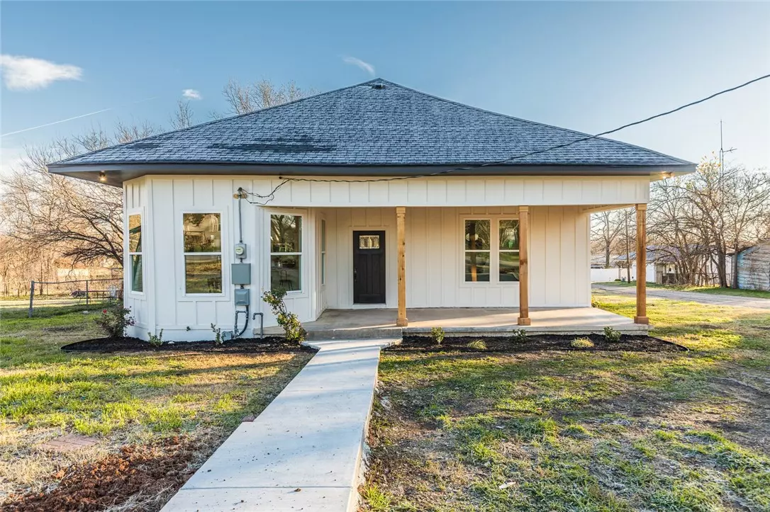 Mart, TX 76664,119 S Carpenter ST