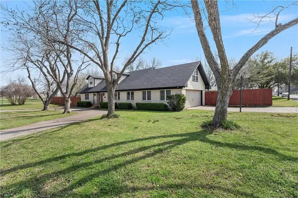 West, TX 76691,509 W Highland ST