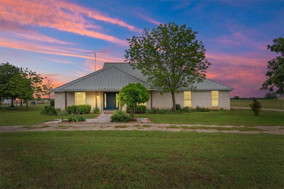 948 Middle Windsor RD, Mcgregor, TX 76657