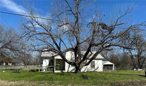 700 N Gresham ST, Marlin, TX 76661