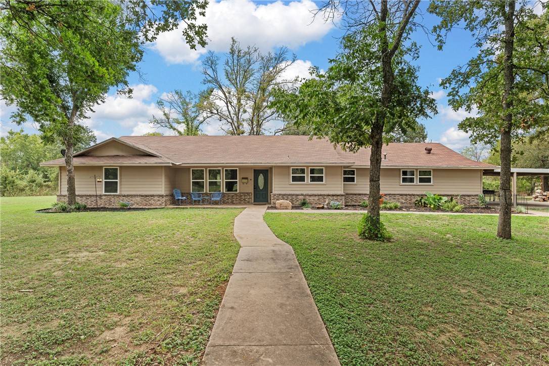 276 Satin RD,  Chilton,  TX 76632