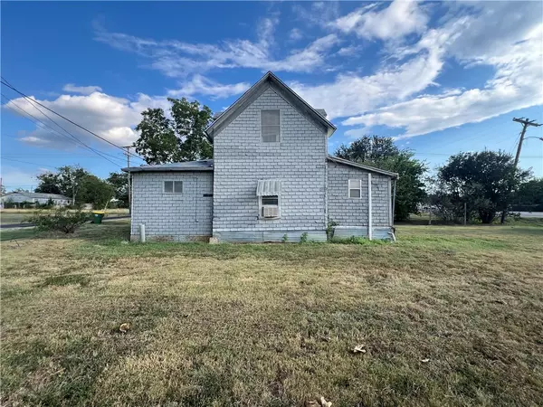 Riesel, TX 76682,201 N Wiebusch ST