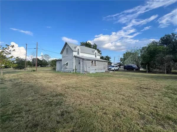 Riesel, TX 76682,201 N Wiebusch ST