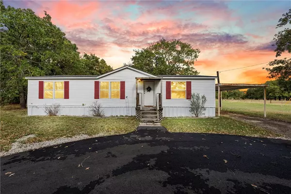 153 S 9th ST,  Axtell,  TX 76624